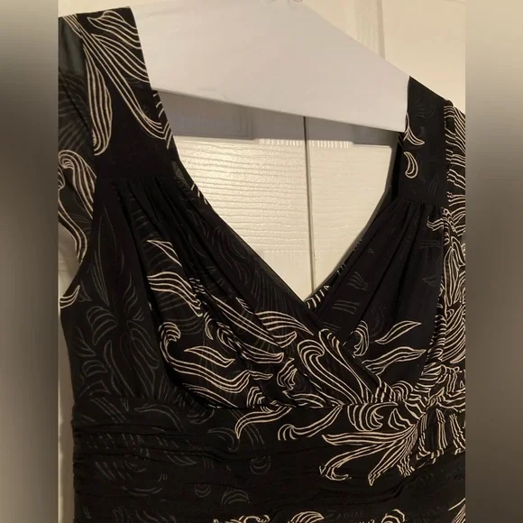 Ann Taylor size 4 silk stunning dress - Picture 2 of 10